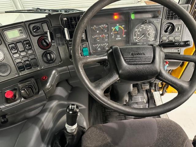 Scania 114 340 6x2 Rear Lift Day Cab Beavertail