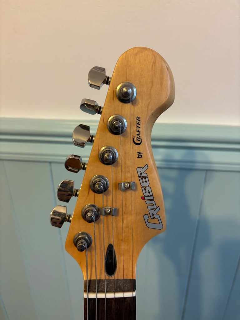 Cruiser by Crafter Red Stratocaster electric guitar