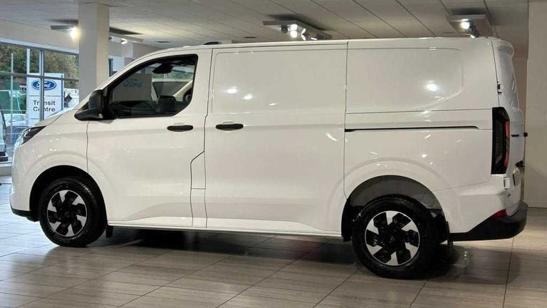  Ford Transit Custom 2.5 PHEV 232ps H1 Van Trend Auto Van Plug-In Hy Automatic