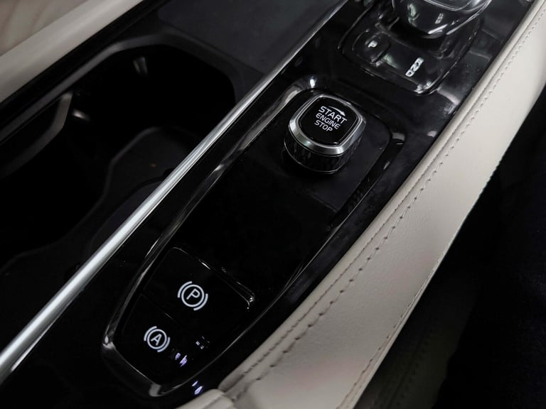 2021 Volvo XC90 recharge-inscription-pro T8 AWD (390 hp) Auto ESTATE Petrol/Electric Hybrid Autom...