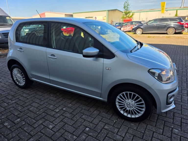 VOLKSWAGEN UP 1.0 High up! 2015