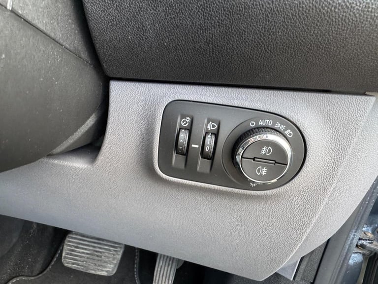 VAUXHALL CORSA 1.4i SE Auto Euro 6 3dr 2015