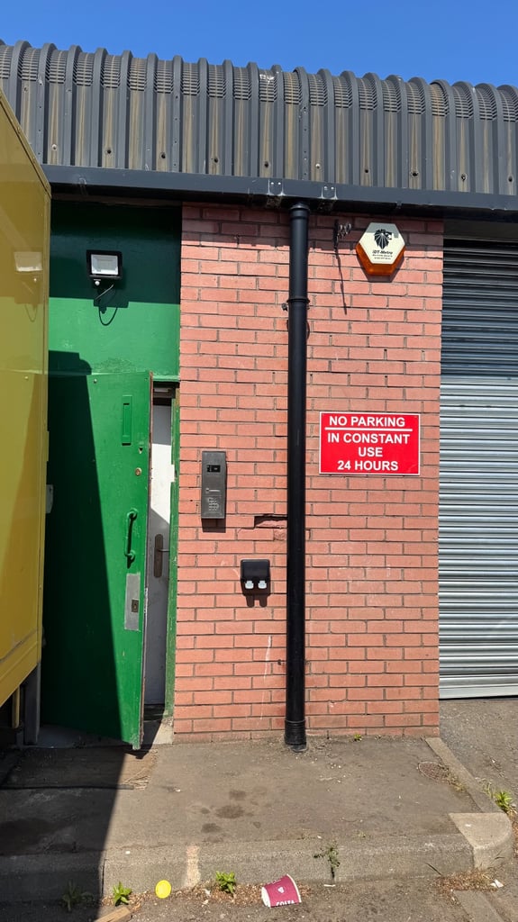 Commercial unit - lease for sale or rent 