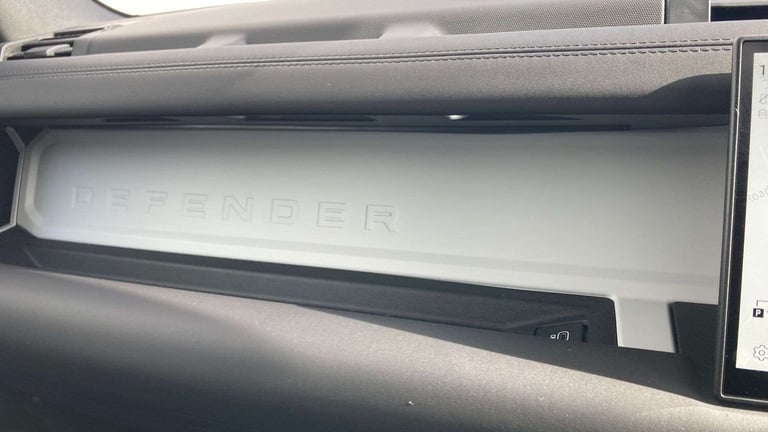 2025 Land Rover Defender 3.0 D250 X-Dynamic SE 90 3dr Auto ESTATE DIESEL Automatic