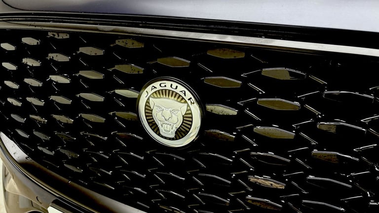 2024 Jaguar F-Pace 2.0 D200 MHEV R-Dynamic SE Black SUV 5dr Diesel Auto AWD Euro 6 (s/s) (204 SUV...