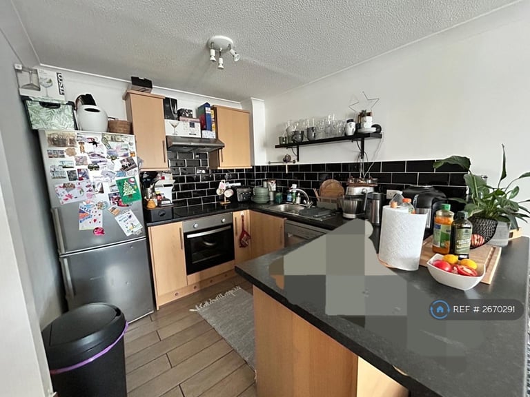 image for 1 bedroom flat in Old Bath Road, Berkshire, SL3 (1 bed) (#2670291)