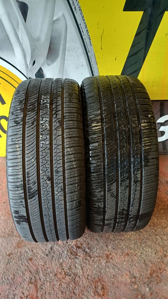 2x 285 45 22 Pirelli Tyres