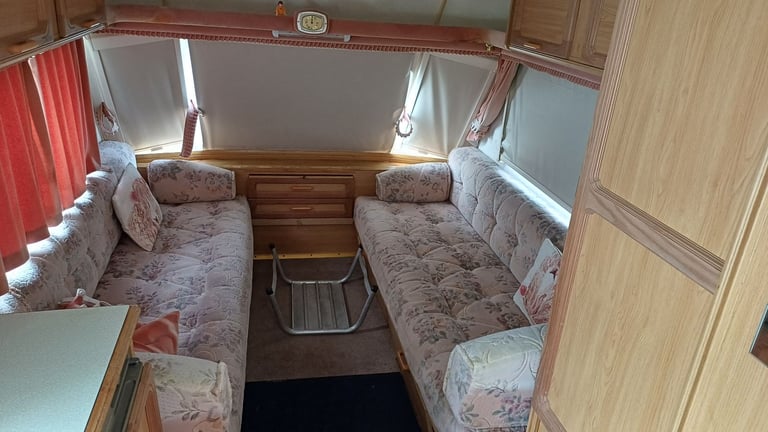 Avondale firefly 2 bearth caravan