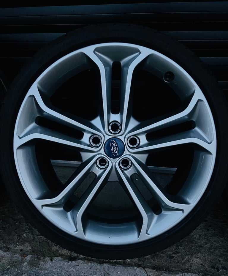 Genuine Ford  Focus 19” ST Alloy Wheels 235/35/19 Tyres 5x108 also fit Volvo Jaguar