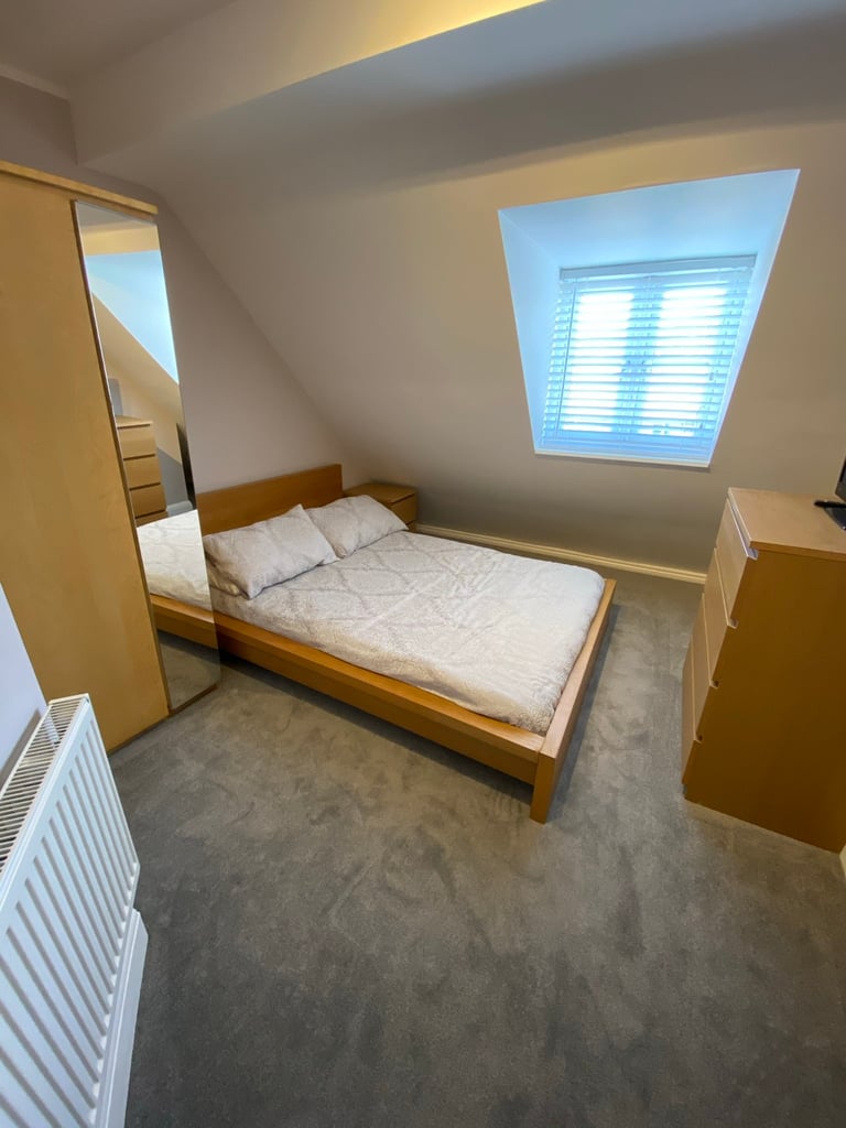 Double room to let for single occupant available Monday to Friday