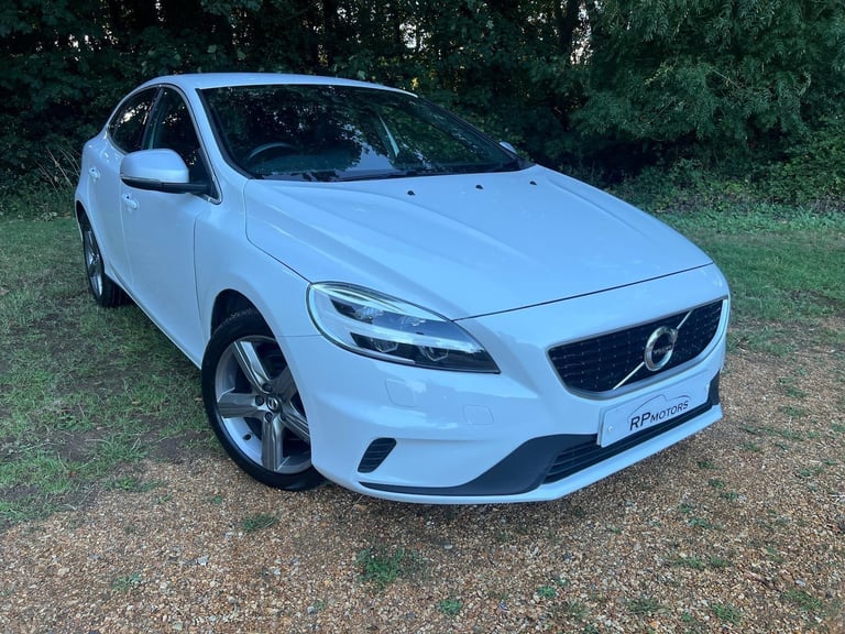 2018 Volvo V40 2.0 T2 R-Design Euro 6 (s/s) 5dr HATCHBACK Petrol Manual