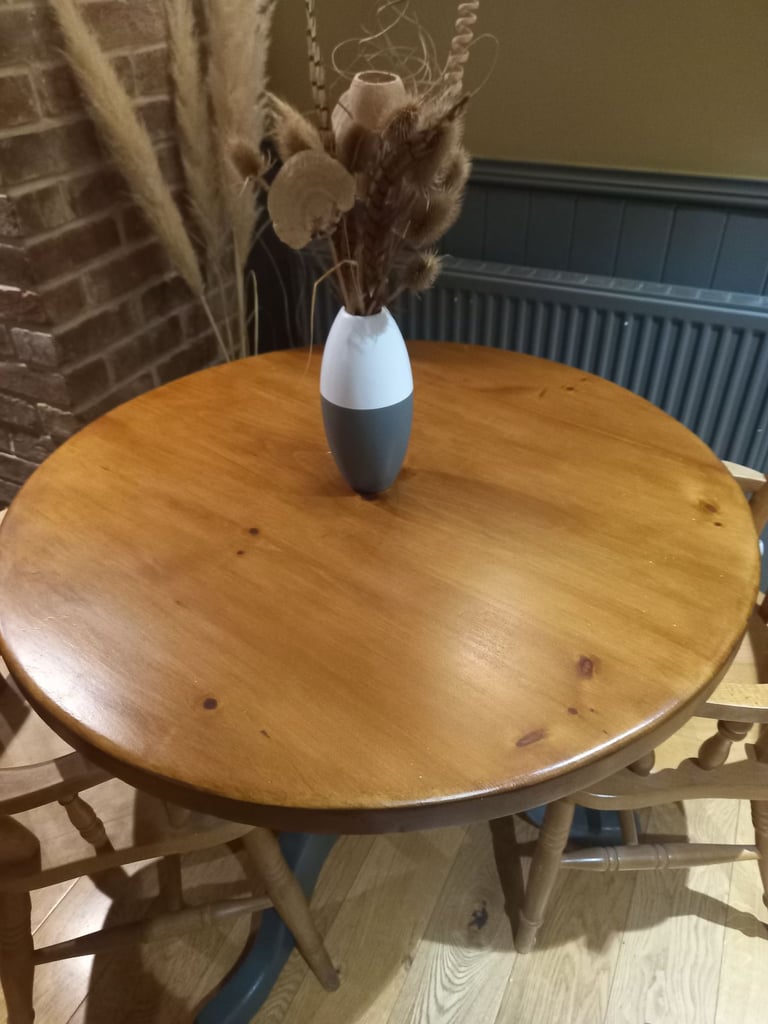 Pine table and 2  fiddleback carvers