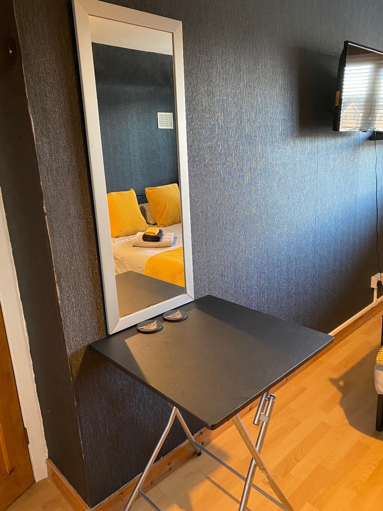 Room for worker Mon to Fri or Sun to Friday am