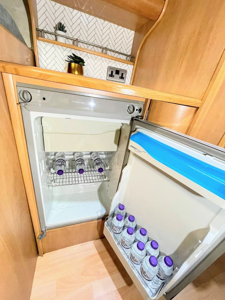 STUNNING Luxury Spacious Motorhome, 36k Miles! Full MOT, 6-Belts, Awning, Solar, Extras - ON SALE!