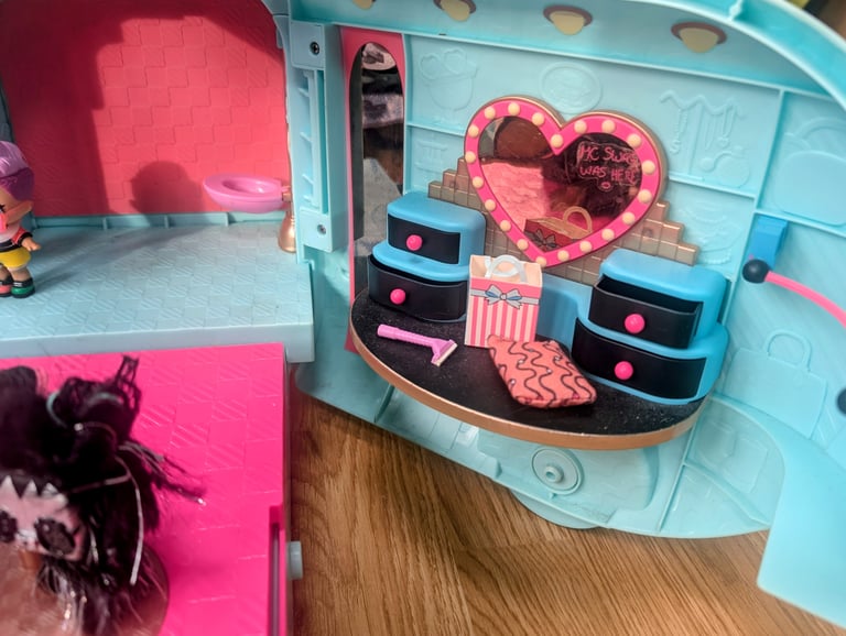 Lol campervan with a few dolls and a pet