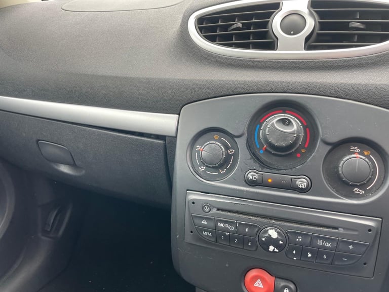 RENAULT CLIO 1.2 I-MUSIC 60 REG SILVER 3 DOOR 12 MONTHS MOT LOW INSURANCE 48+MPG