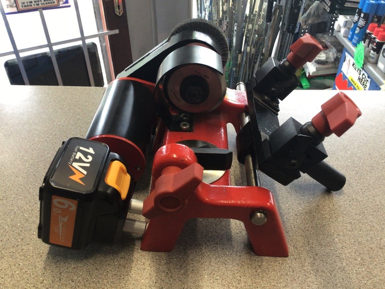 Portable key cutting machine