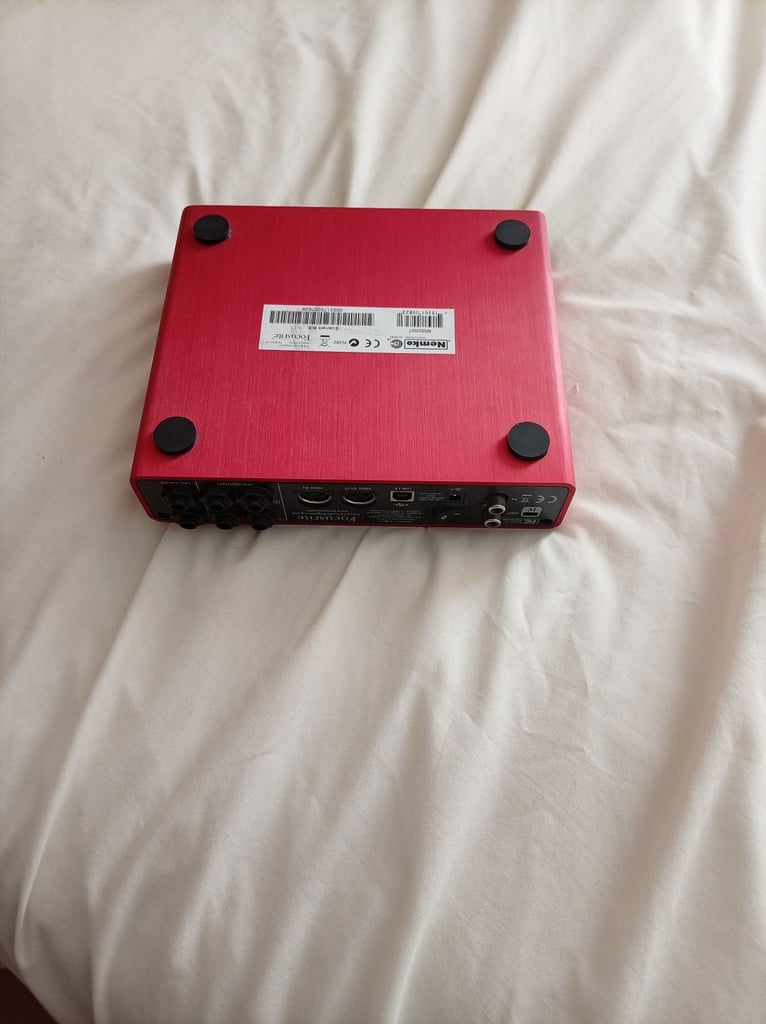 Scarlett Focusright 6i6 interface 2nd edition+ free stacking brackets and leads