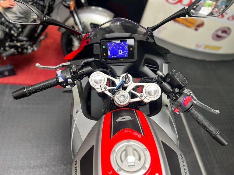 QJ MOTOR SRK125R 2025 TOP SEC ALL BRAND NEW MODEL AND ONLY £2999 