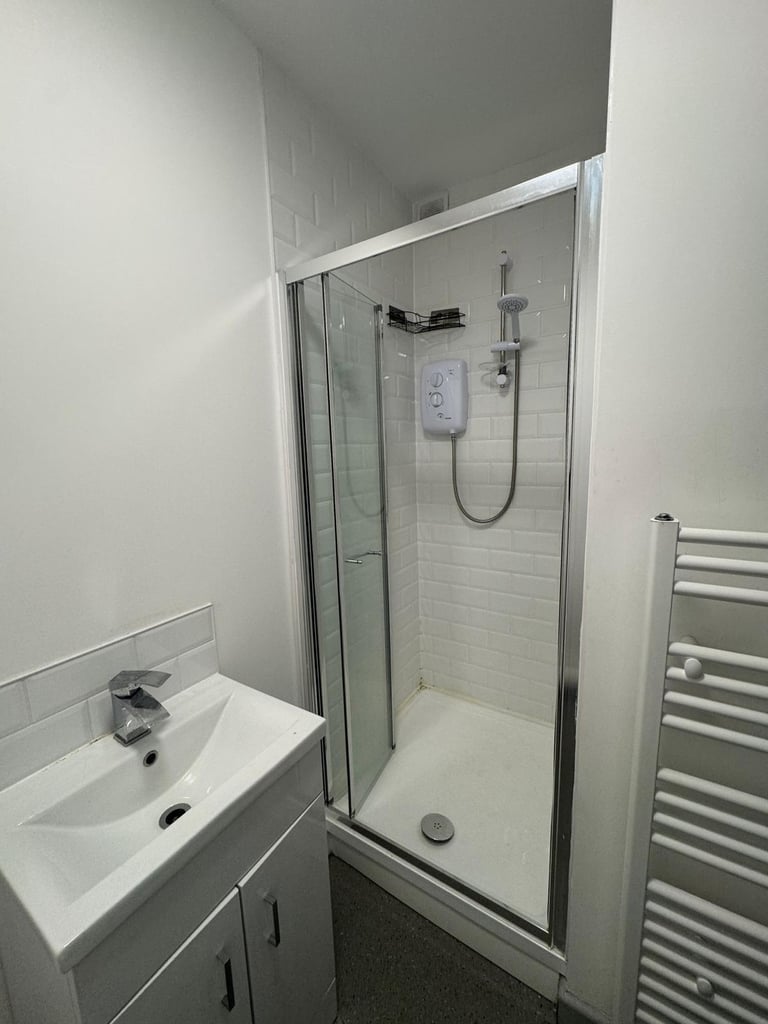 Seperate & Spacious Studio for Rent – CV1 3EG