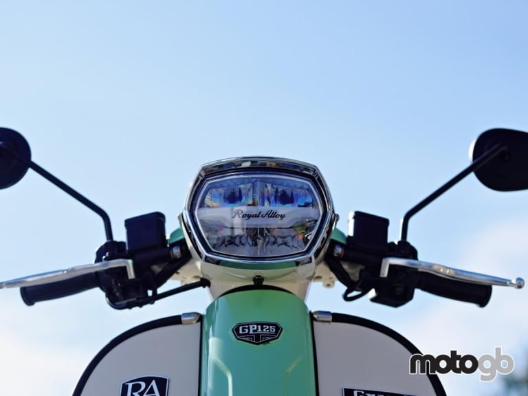Royal Alloy GP 125cc S Modern Classic Retro Automatic Moped Scooter Liquid Co...