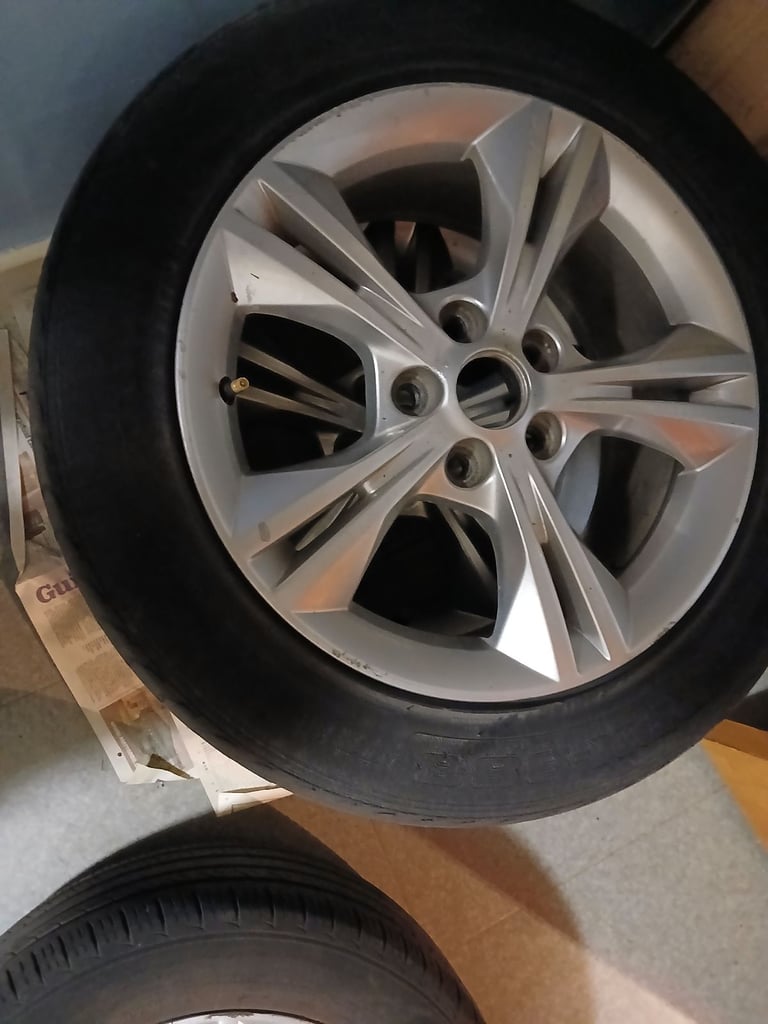 Ford alloys (16 inch rims)