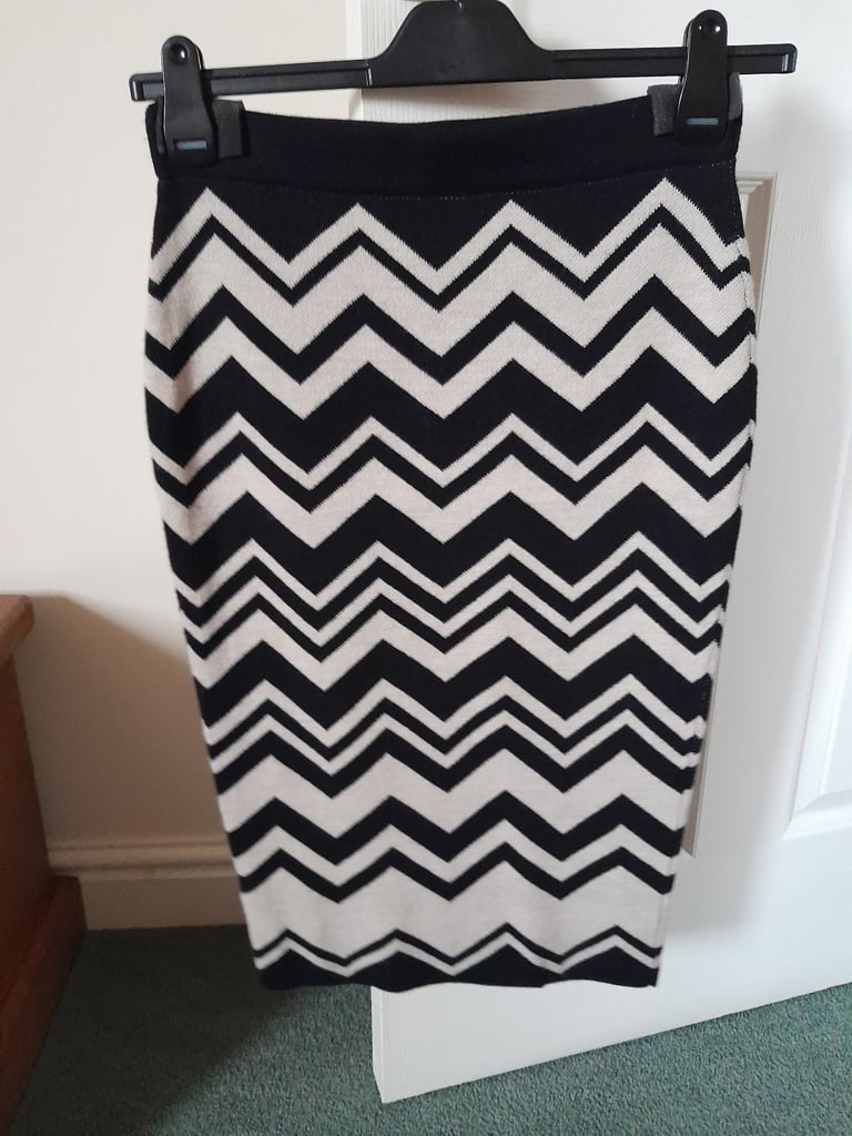 M&S bodycon Skirt (Small 8 - 10)