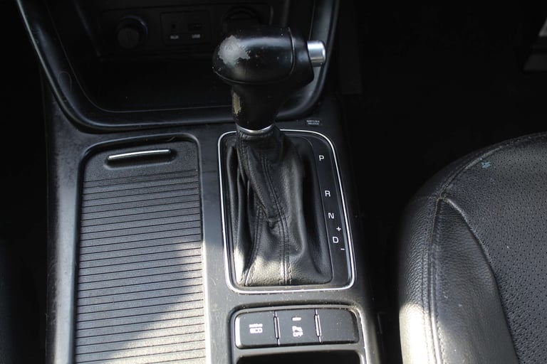 2012 Kia Sorento 2.2 Sorento KX-3 Sat Nav CRDi 4x4 Auto 4WD 5dr SUV Diesel Automatic