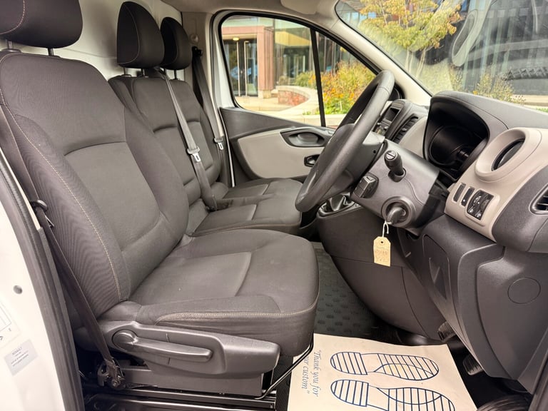 2025 Renault Trafic NO VAT, ONE OWNER, SL29 dCi 95 Business Van Van  Diesel Manual