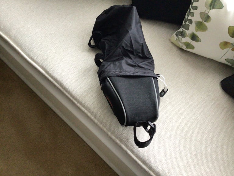 Bike Saddle Pouch Bag, Avenir Brand, with weather proof cover, in excellent used condition