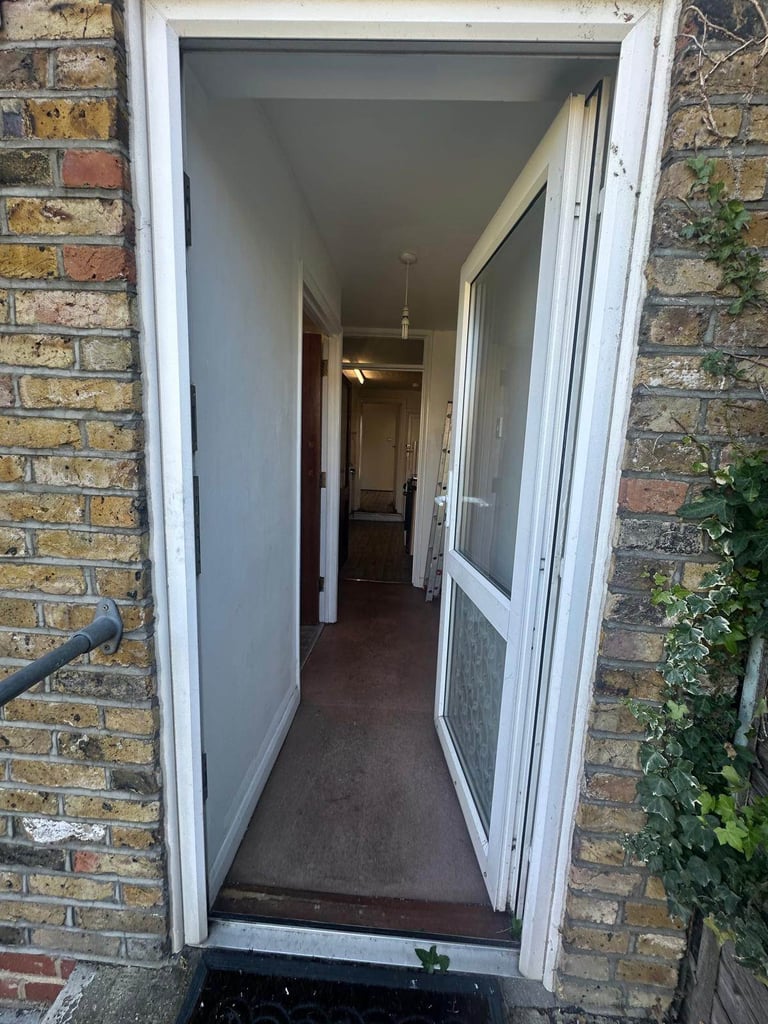 Beautiful 4 Bedroom House With Private Garden Ready To Move On Ley Street Ilford (IG2 7QX)