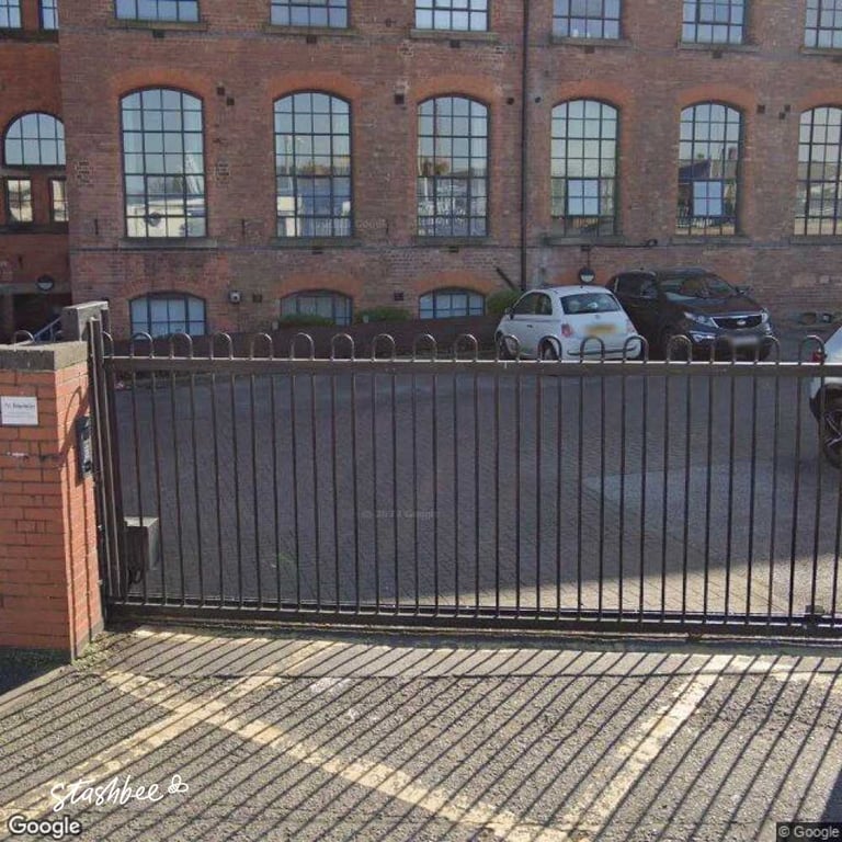 FANTASTIC Parking Space to rent in Nottingham (NG5)