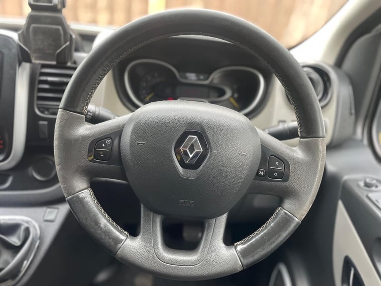 2015 Renault Trafic 1.6 dCi 29 Sport Crew Van LWB Euro 5 5dr WINDOW VAN Diesel Manual