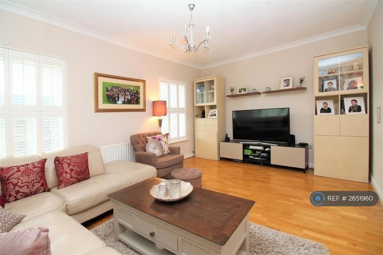 4 bedroom house in Park Cliff Road, Greenhithe, DA9 (4 bed) (#2651960)