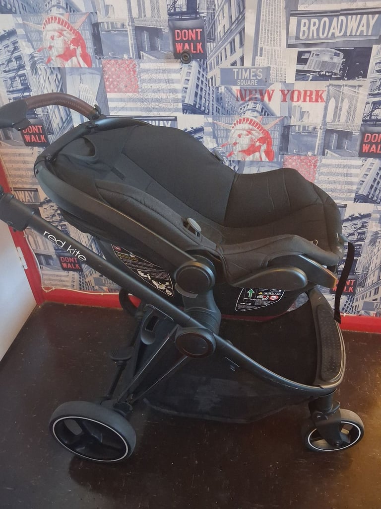 Baby seat with wheels 