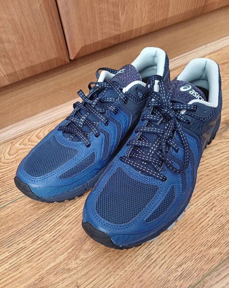 Boys/Mens Blue Asics Gel Attack Trainers Size 7