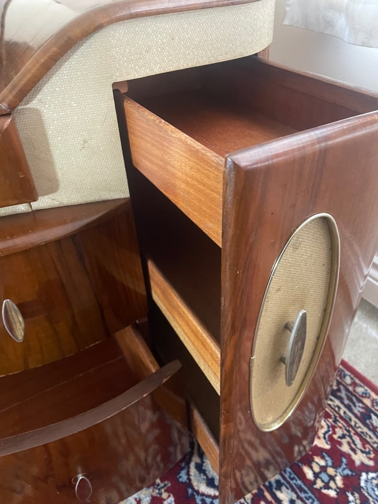 Dresser With Large Mirror 
