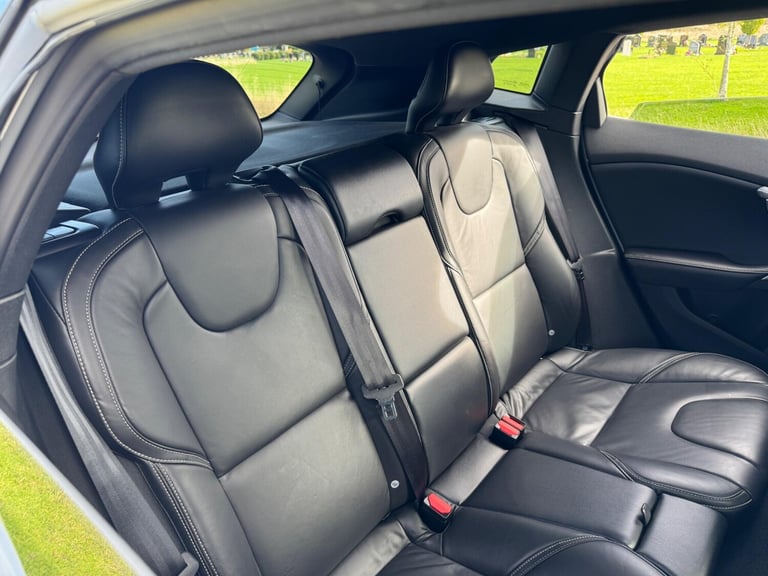 2016 Volvo V40 2.0 D4 R-Design Lux Nav Auto Euro 6 (s/s) 5dr HATCHBACK Diesel Automatic