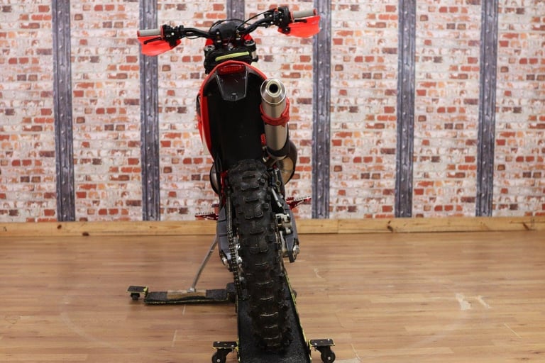 2022 MODEL BETA RR 2T 300 (21 PLATE) - ONLY 3,835 MILES (78 HOURS) - 1 OWNER