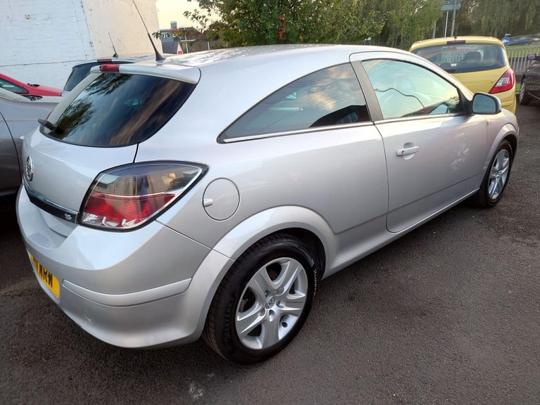 image for 2011 Vauxhall Astra 1.6i 16v Exclusiv Sport Hatch 3dr HATCHBACK Petrol Manual