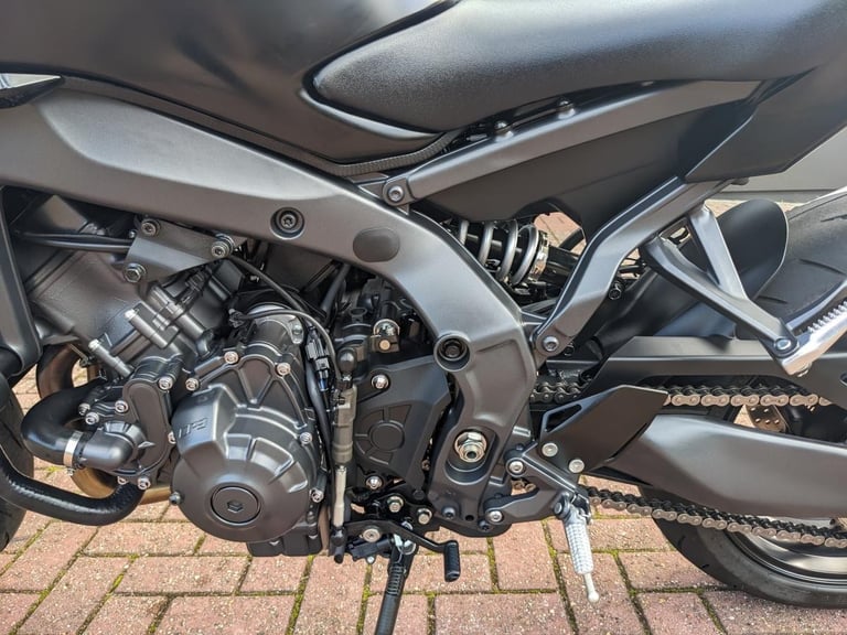 YAMAHA MT-09 2025 - AKRAPOVIC SYSTEM - EVOTECH EXTRAS - NEW REAR TYRE - HOTGRIPS