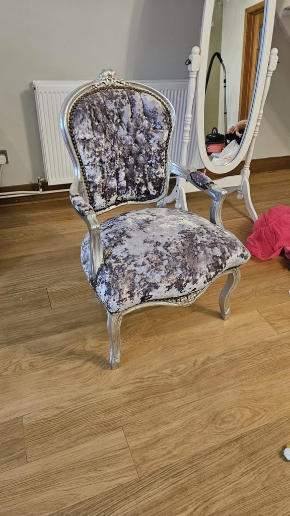 Bedroom chair 