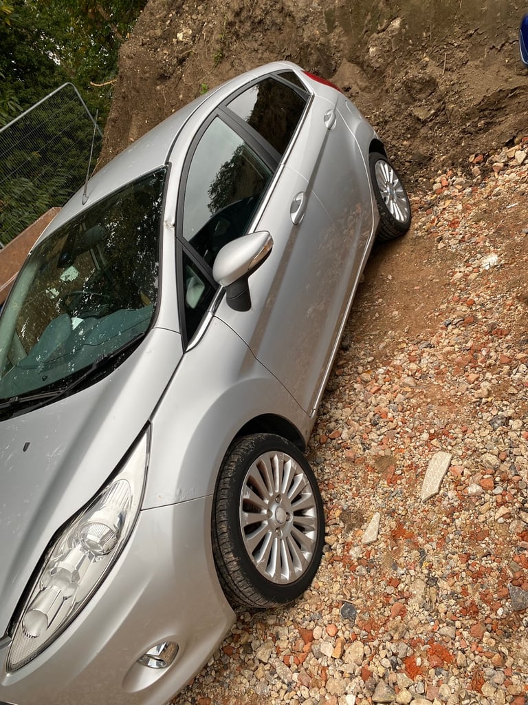 image for BREAKING ford fiesta 2009 
