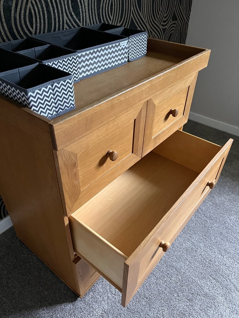 Nursery Dresser/baby changing unit