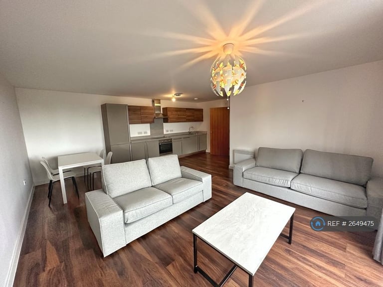 3 bedroom flat in The Riverside, Salford, M5 (3 bed) (#2649475)
