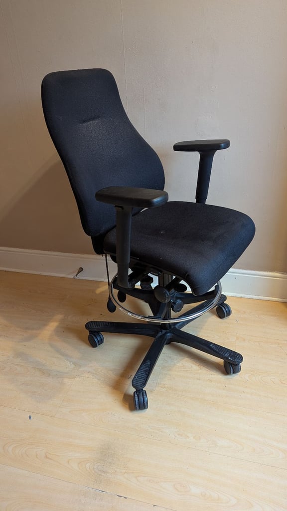 Gas lift  chair,   Height adjustable swivel chair £30