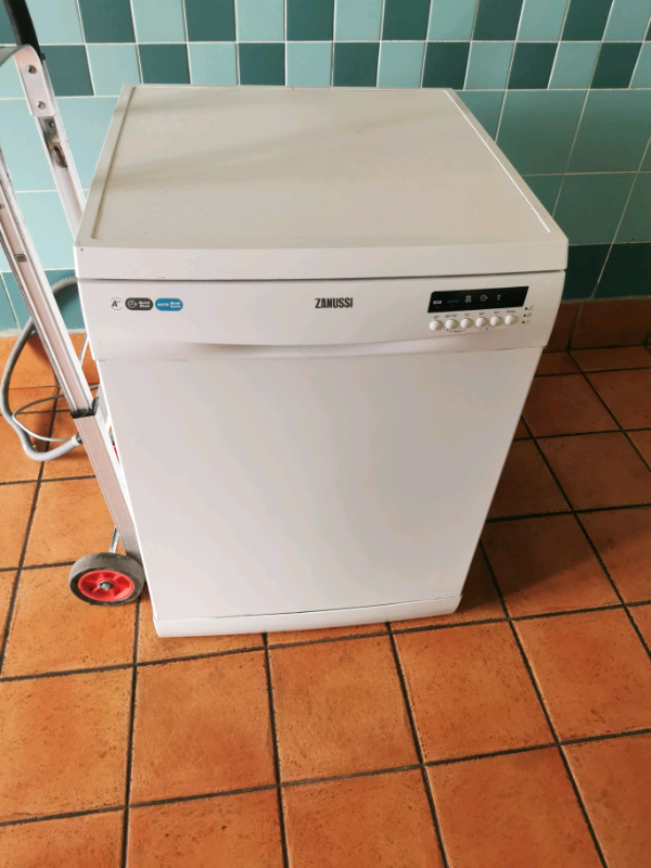 Zanussi 60cm deals dishwasher zdln1511