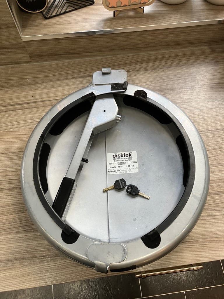 Disklok  Steering Wheel Lock - Large - with 2 x keys