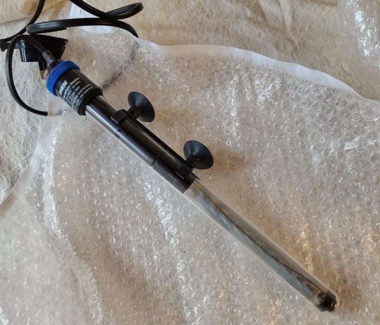 Large fish tank, with external filter, light and heater. 145l