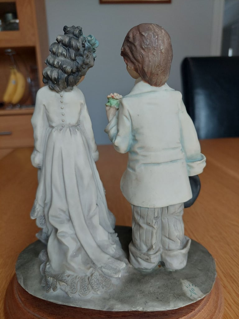 A Belcari capodimonte 1984 Dear Arnart Boy & Girl figurine